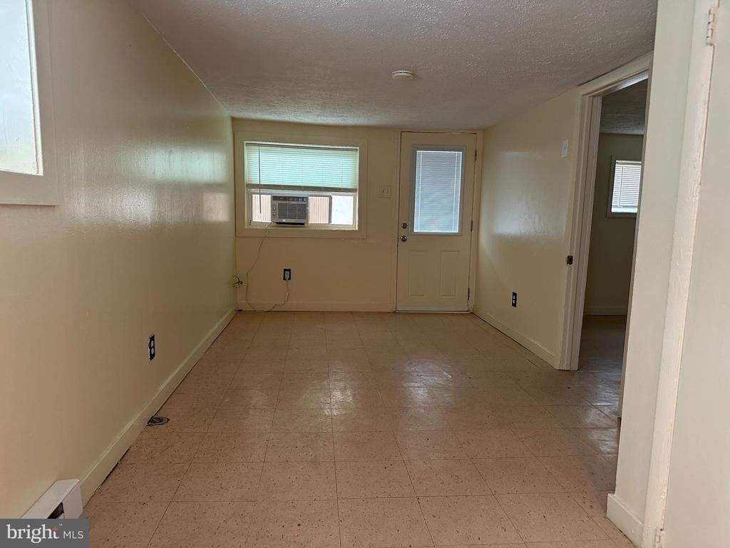 434 Kent Street N - Photo 1