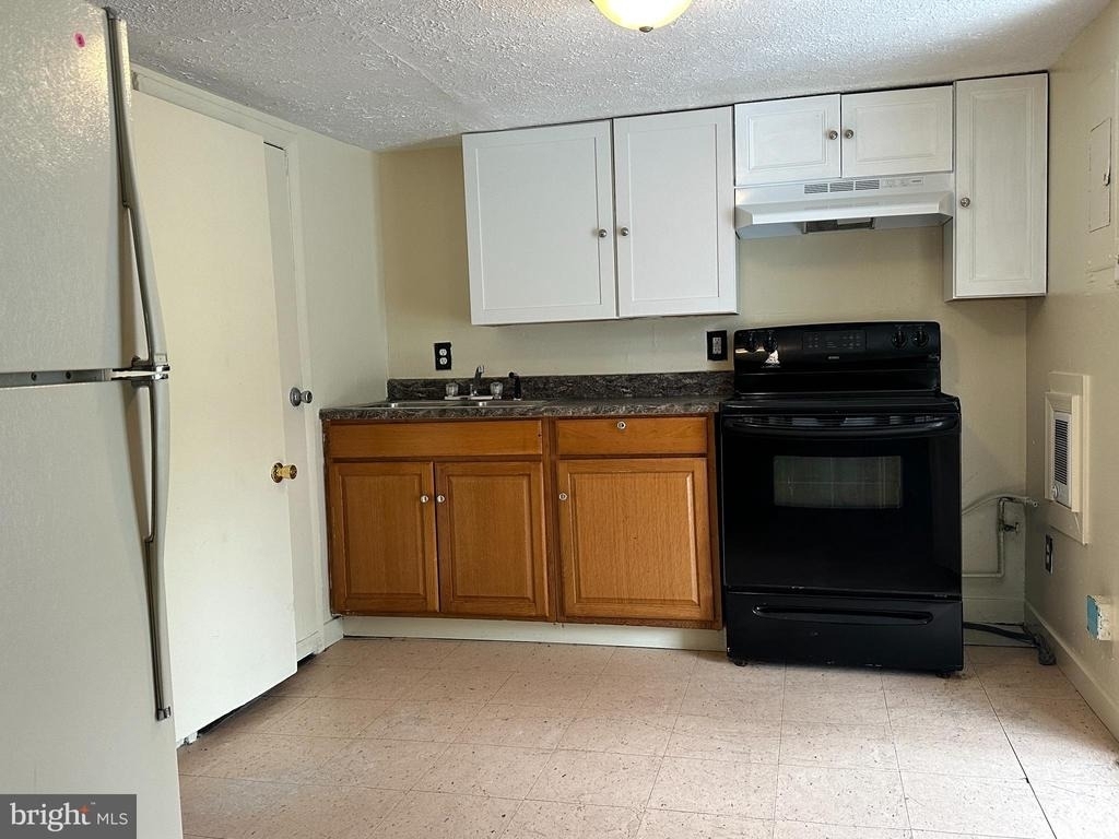 434 Kent Street N - Photo 2