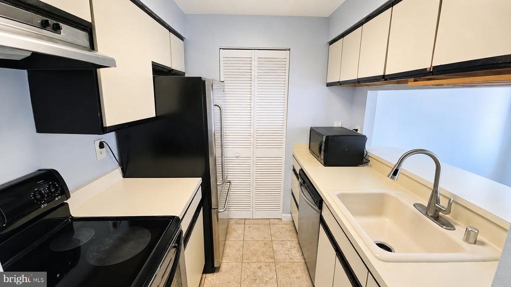 1020 N Stafford Street - Photo 1