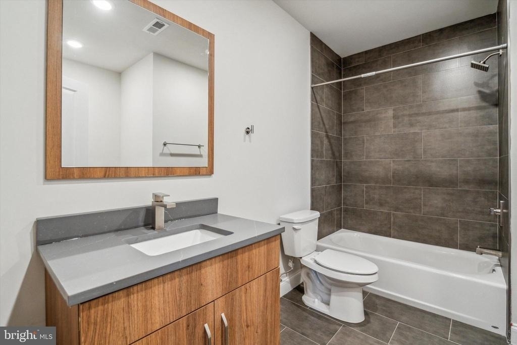 2157 E Lehigh Avenue - Photo 3