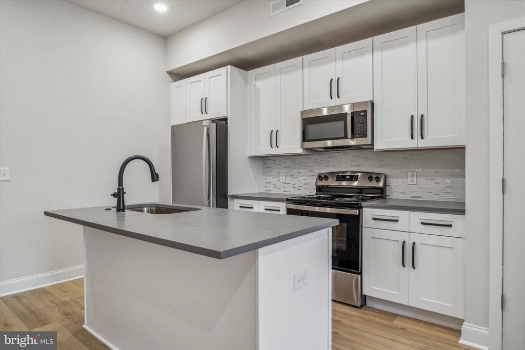 2157 E Lehigh Avenue - Photo 46