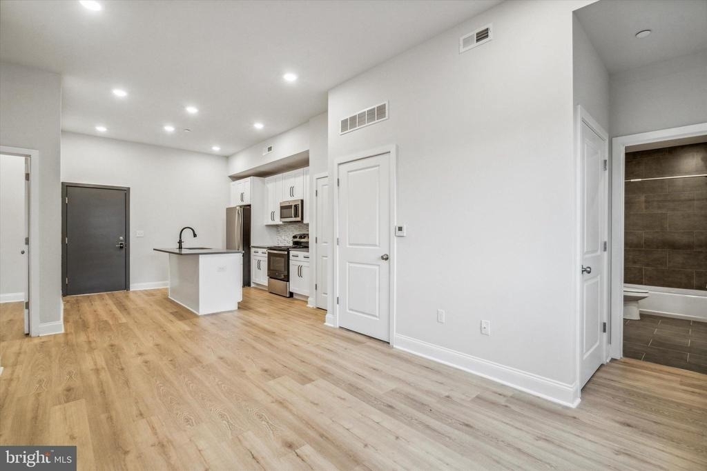 2157 E Lehigh Avenue - Photo 4