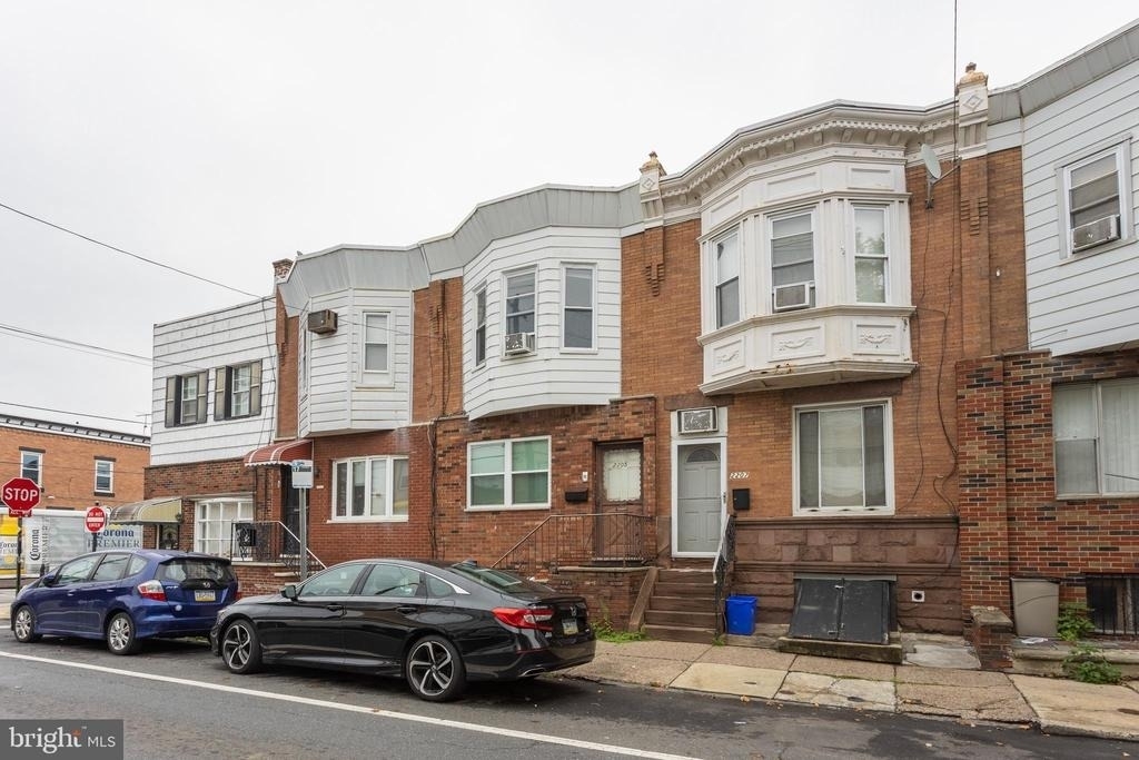 2205 S 20th Street - Photo 0