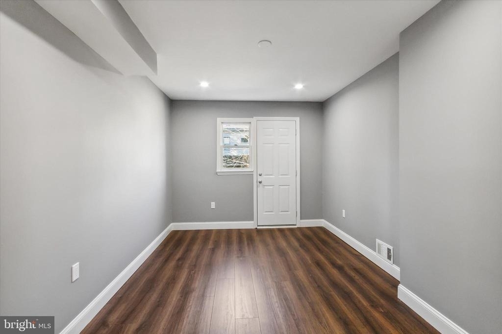 296 Greenough Street - Photo 17