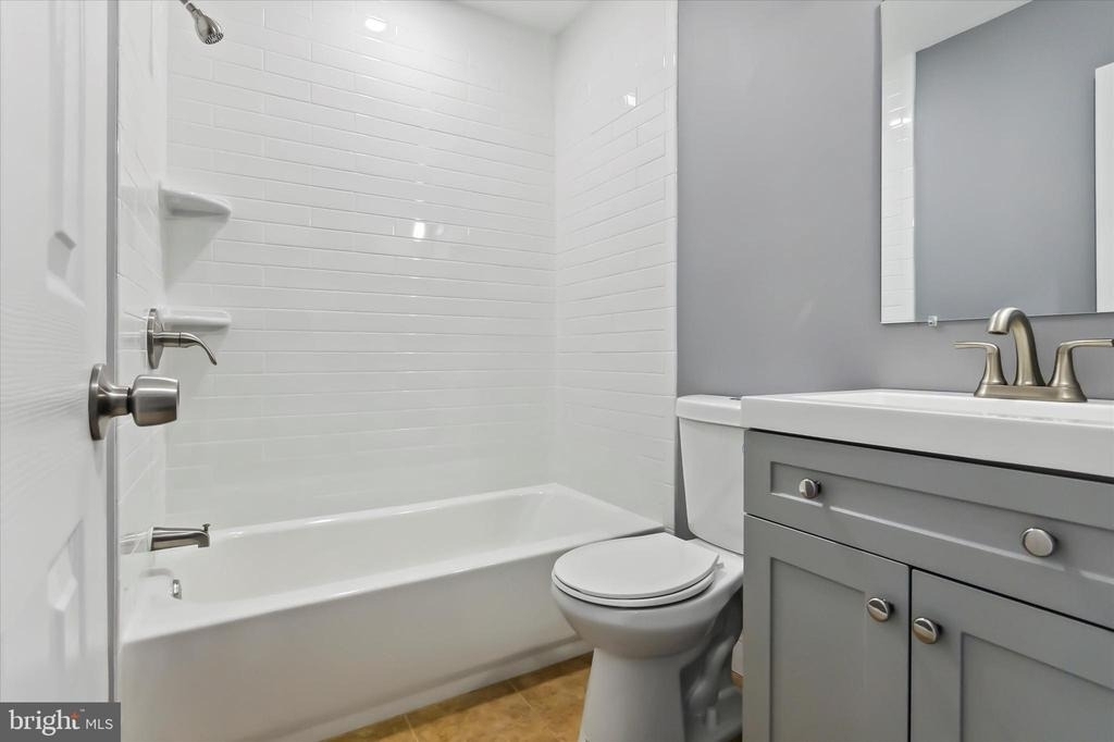 296 Greenough Street - Photo 18
