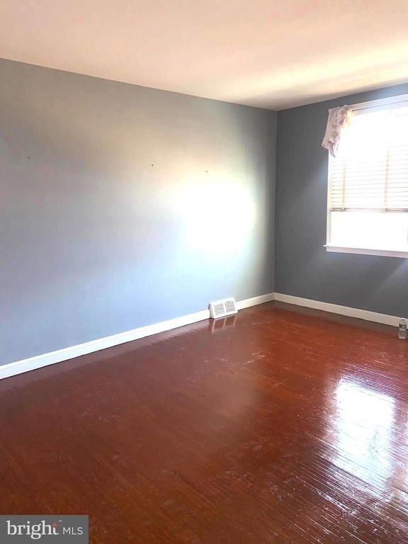 4613 Hartel Avenue - Photo 2