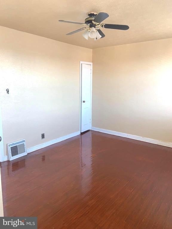 4613 Hartel Avenue - Photo 9
