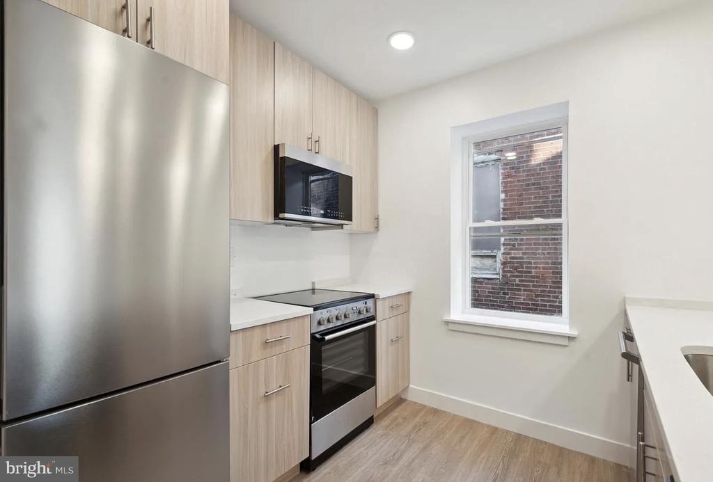5043 Spruce Street - Photo 2