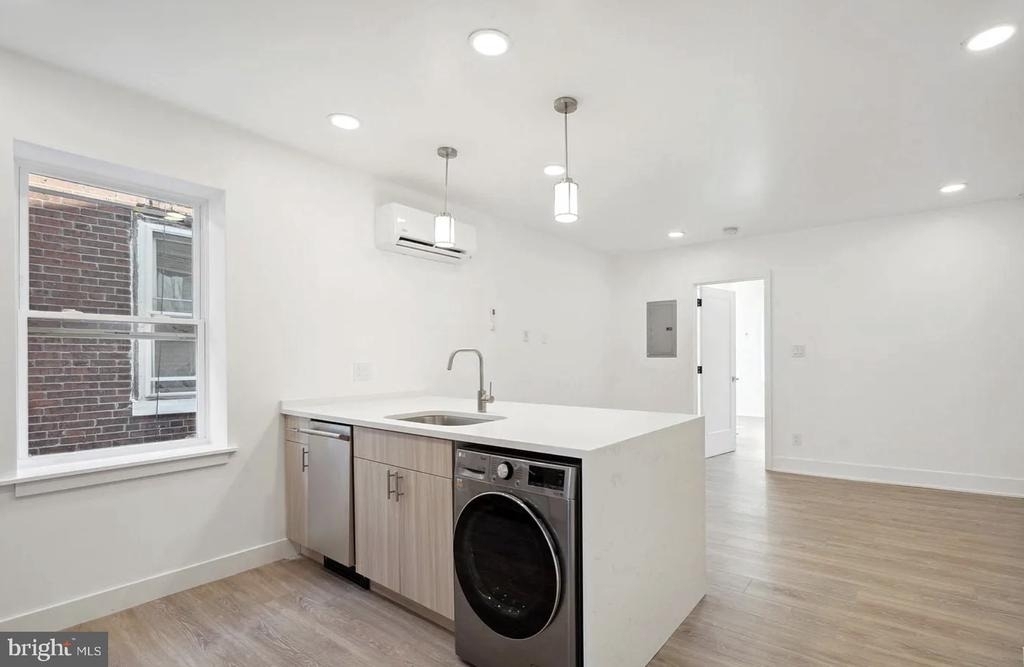 5043 Spruce Street - Photo 1