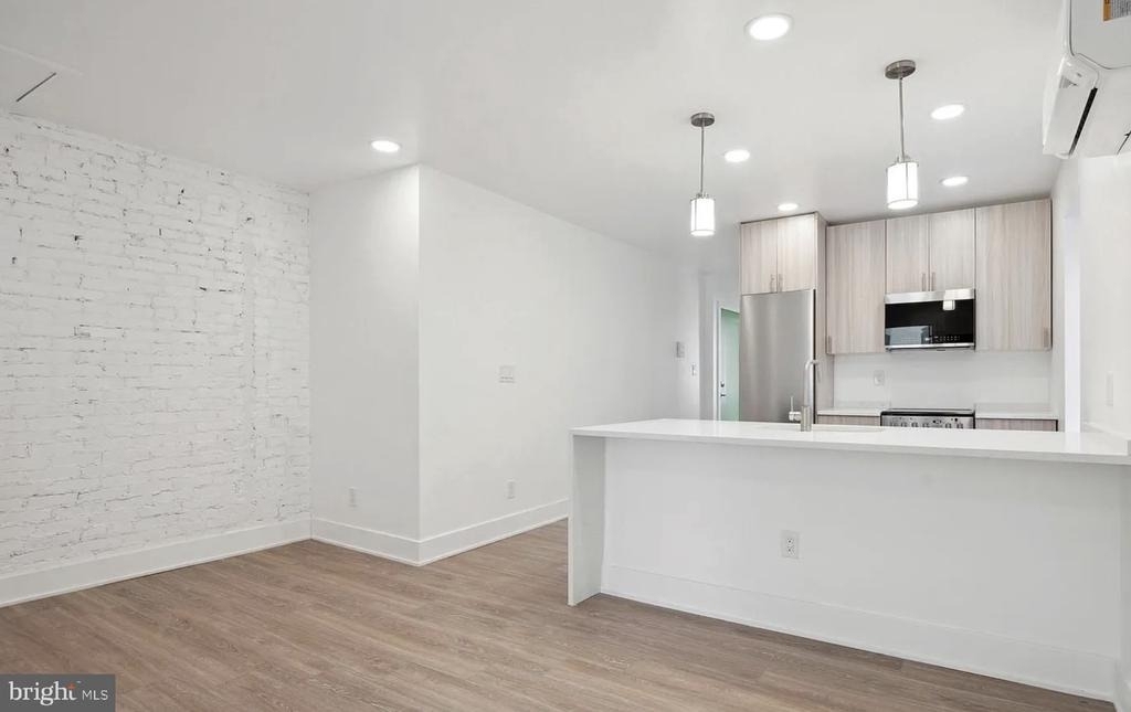 5043 Spruce Street - Photo 4