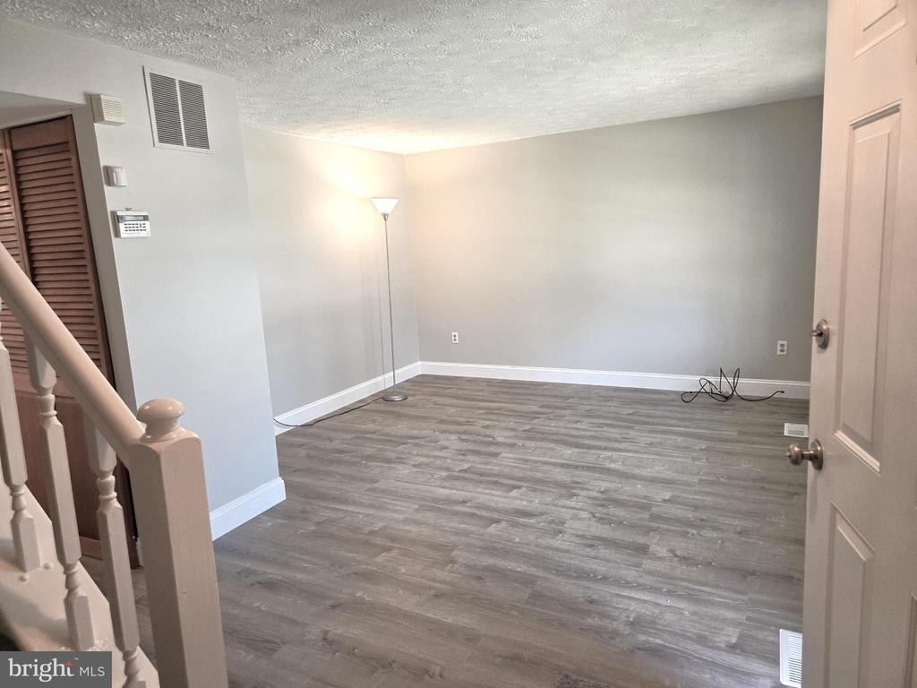 348 Barclay Street - Photo 2