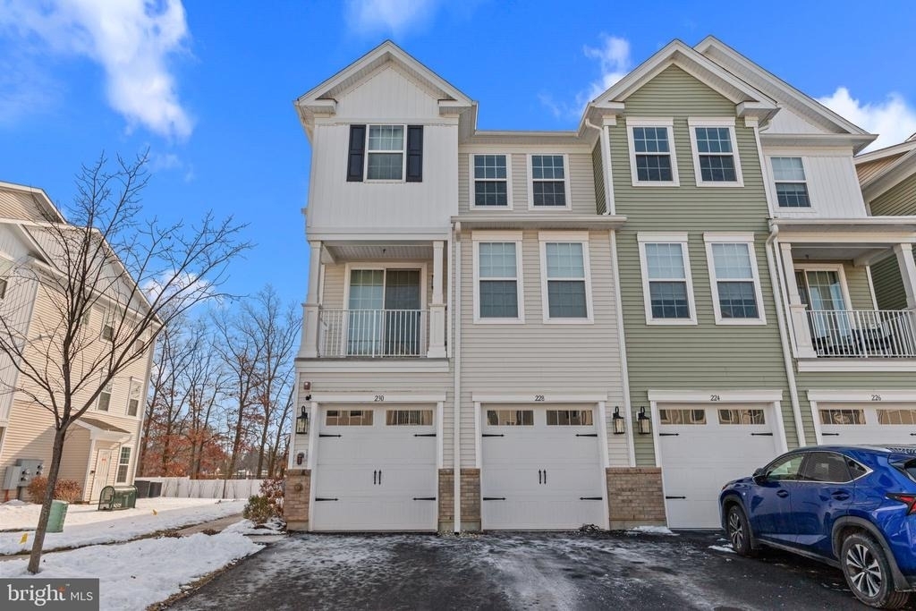 228 Park Ln - Photo 1