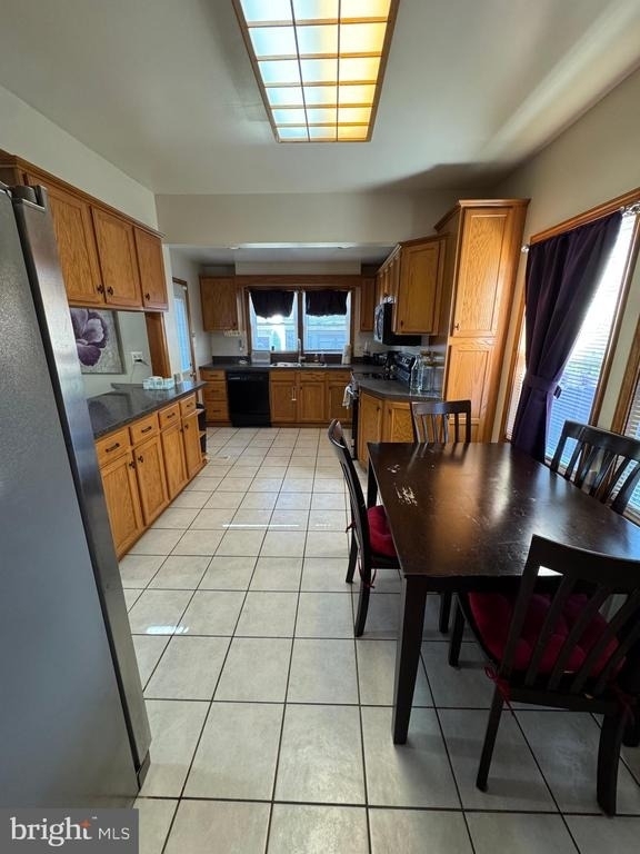 700 Schiller Avenue - Photo 7