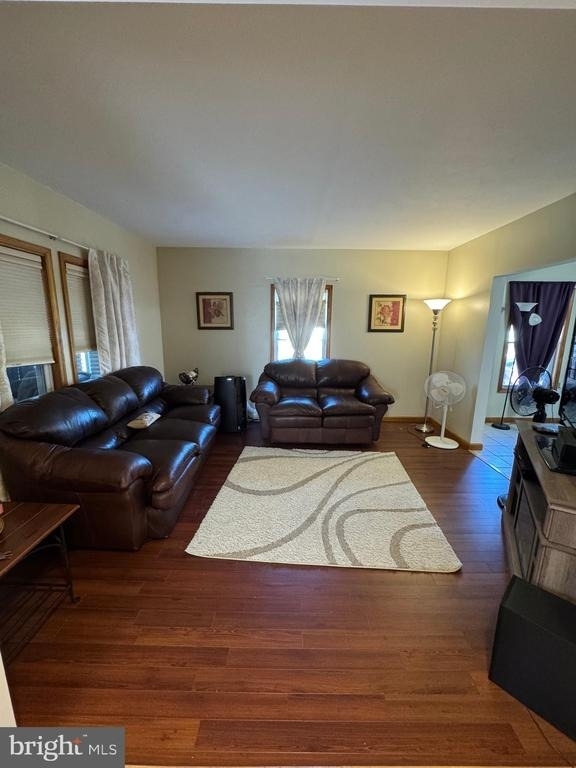 700 Schiller Avenue - Photo 3