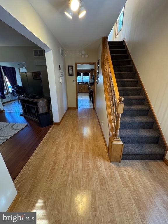 700 Schiller Avenue - Photo 2