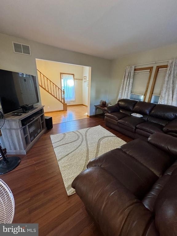 700 Schiller Avenue - Photo 4