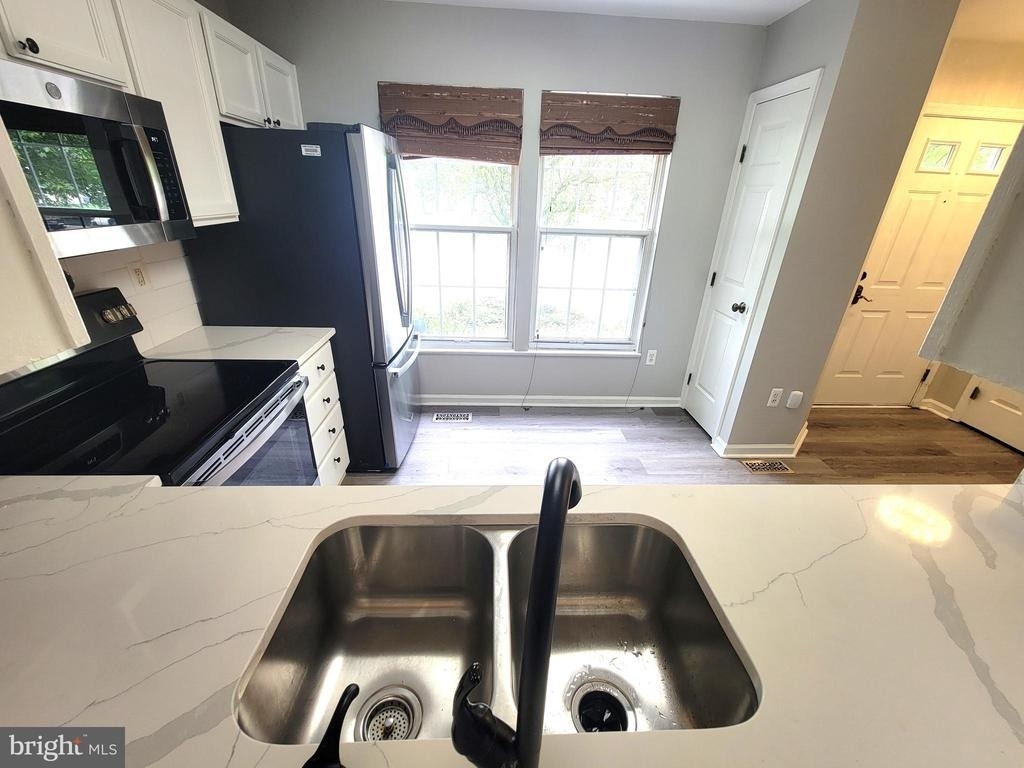 8702 Castlerock Court - Photo 6