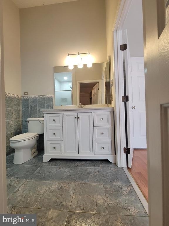 8702 Castlerock Court - Photo 36