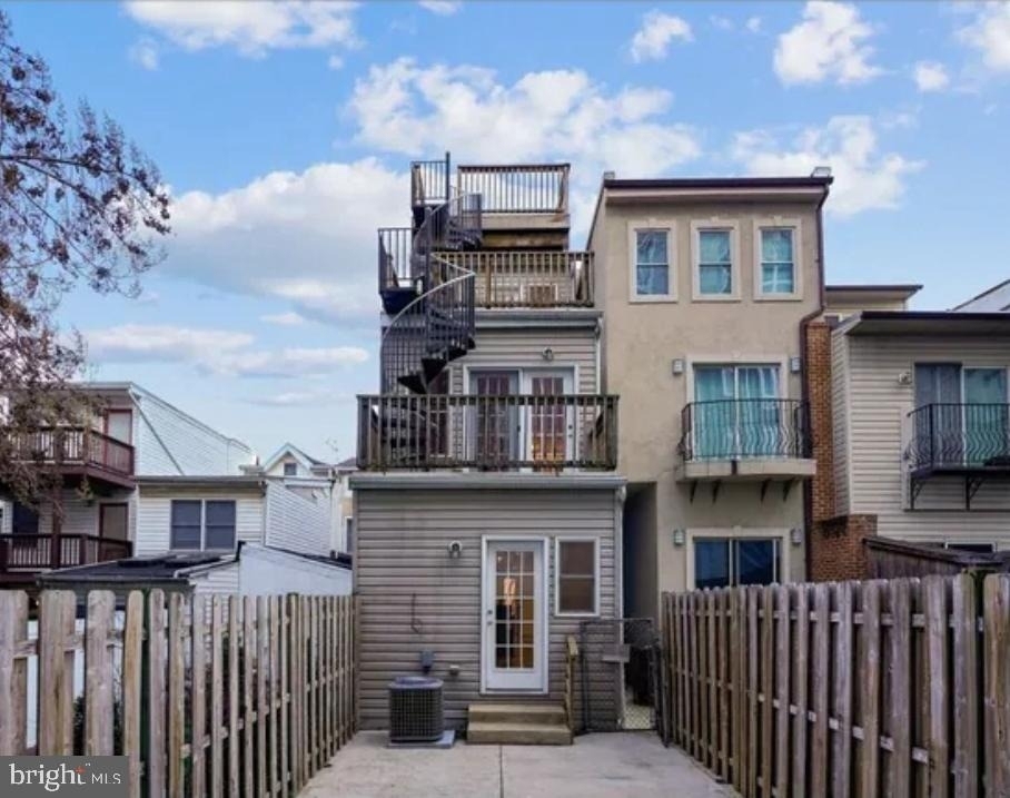 111 E Cross Street - Photo 2