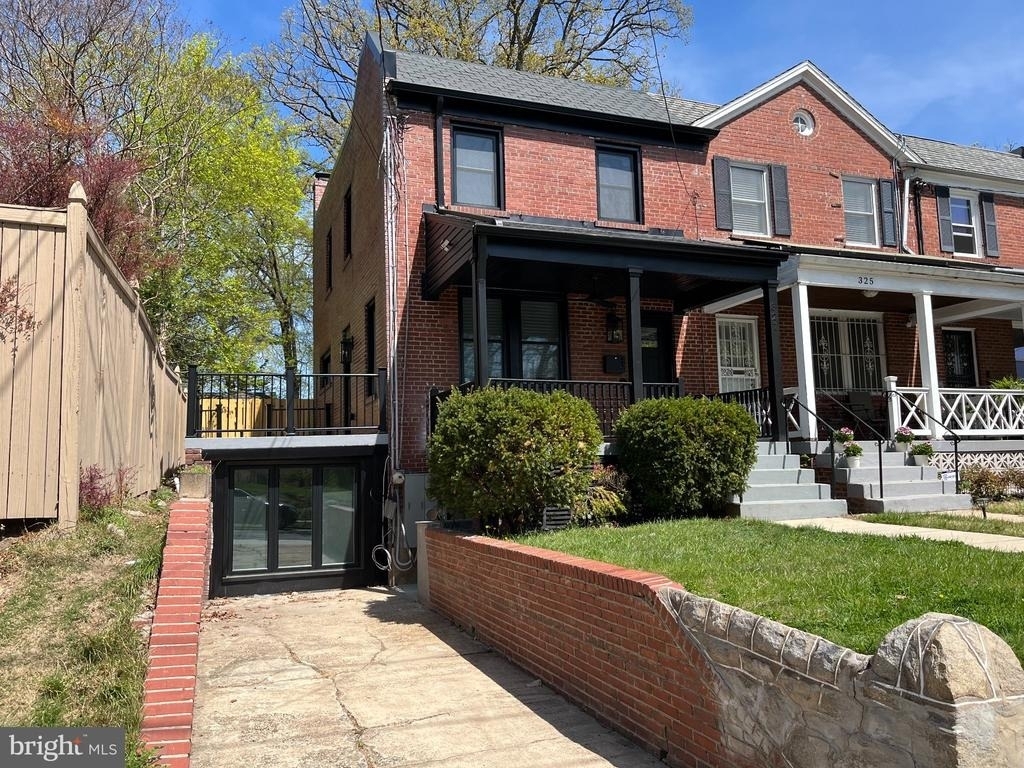 327 Whittier Street Nw - Photo 2