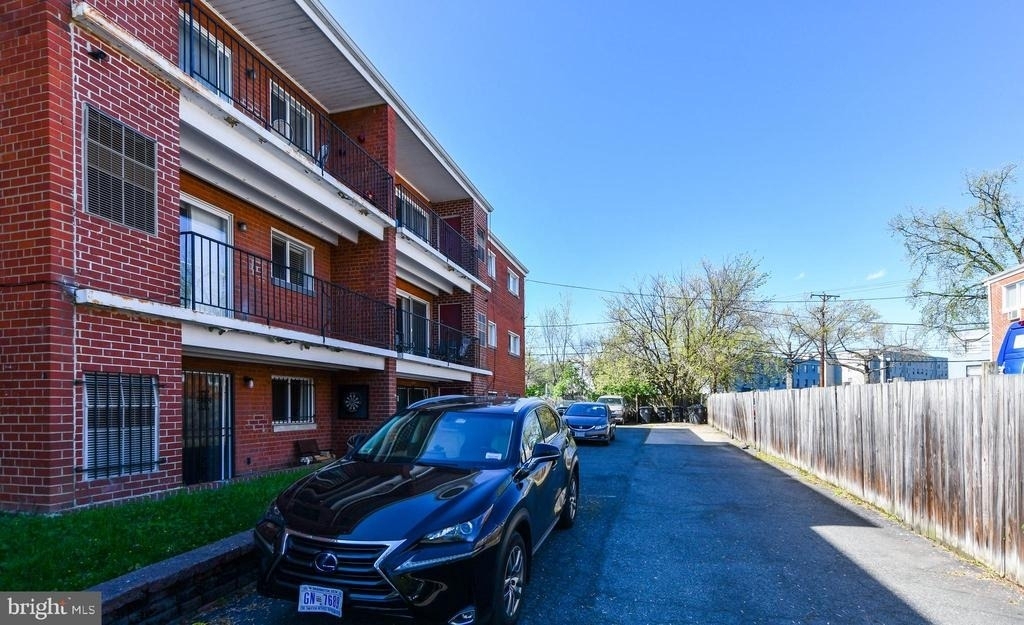 1386 Bryant Street Ne - Photo 37