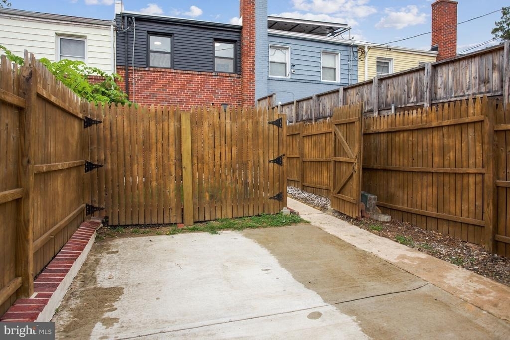 323 34th Street Ne - Photo 26