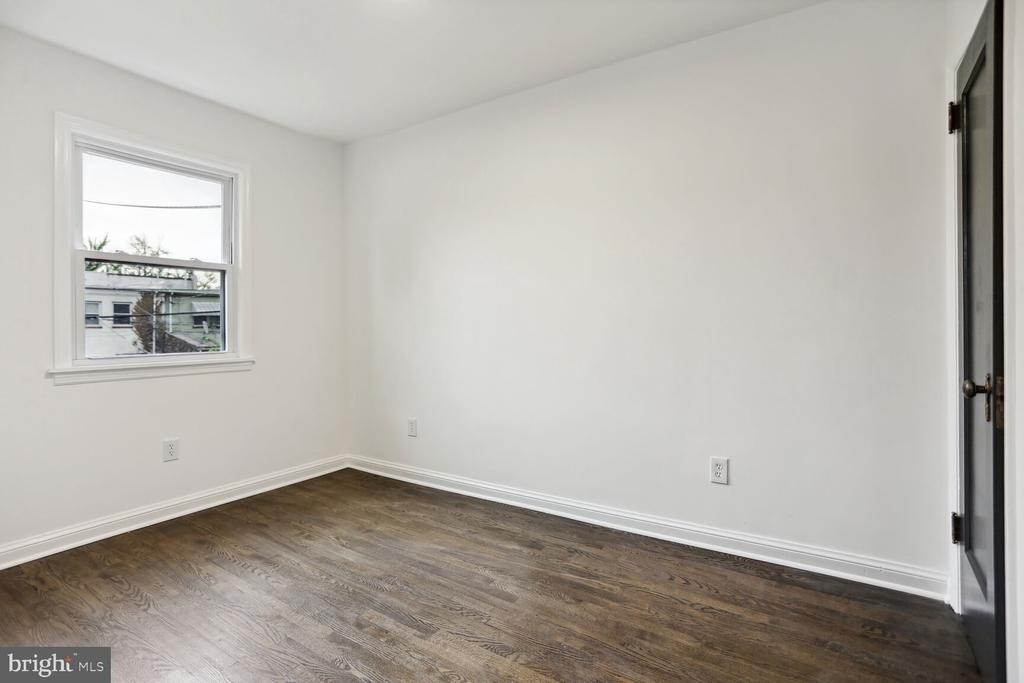 323 34th Street Ne - Photo 11