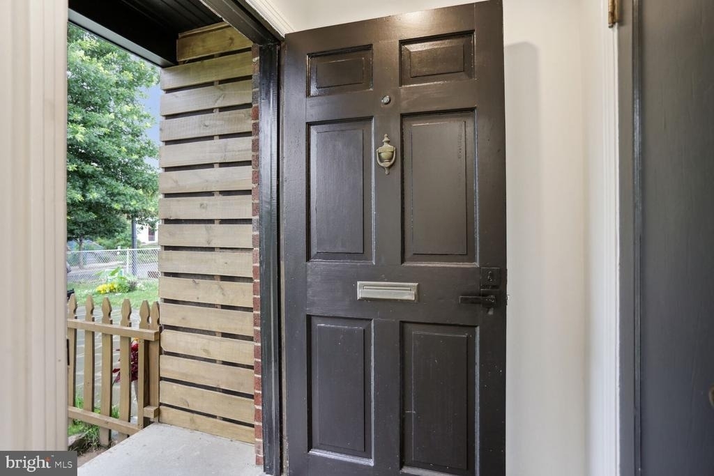 323 34th Street Ne - Photo 2