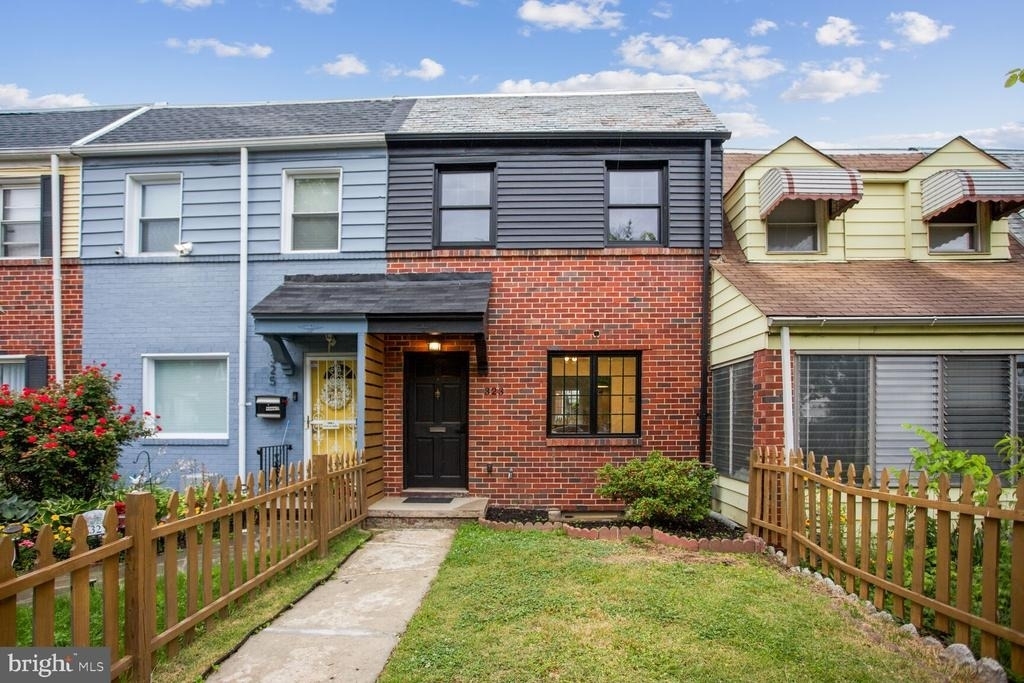 323 34th Street Ne - Photo 27