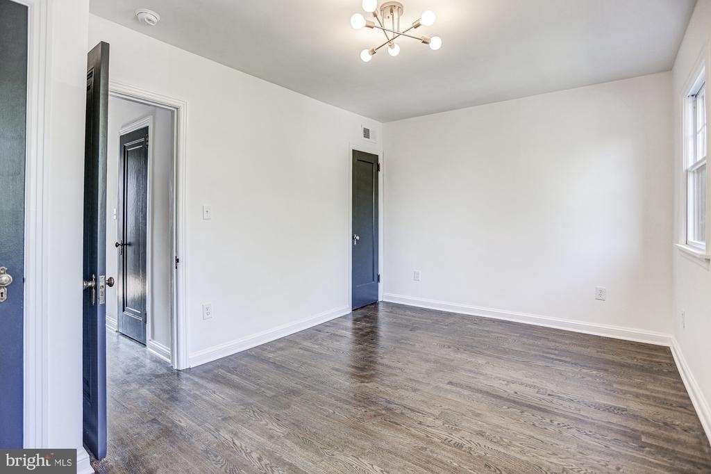 323 34th Street Ne - Photo 10