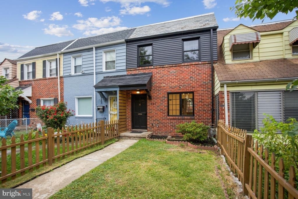 323 34th Street Ne - Photo 1