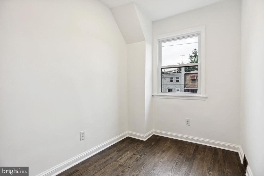 323 34th Street Ne - Photo 13