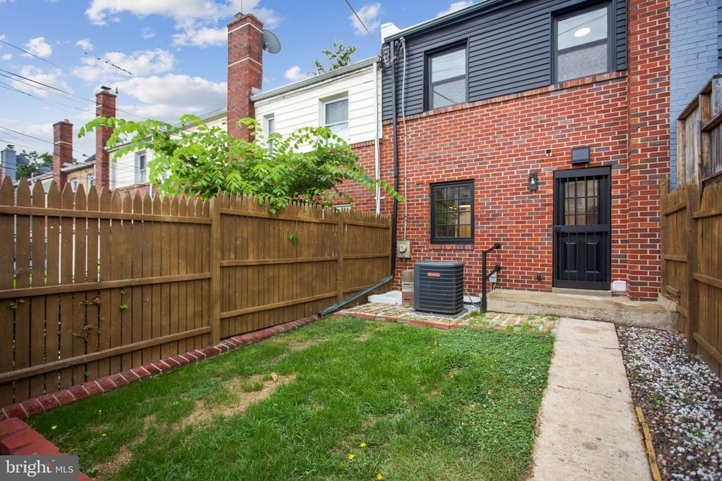 323 34th Street Ne - Photo 24