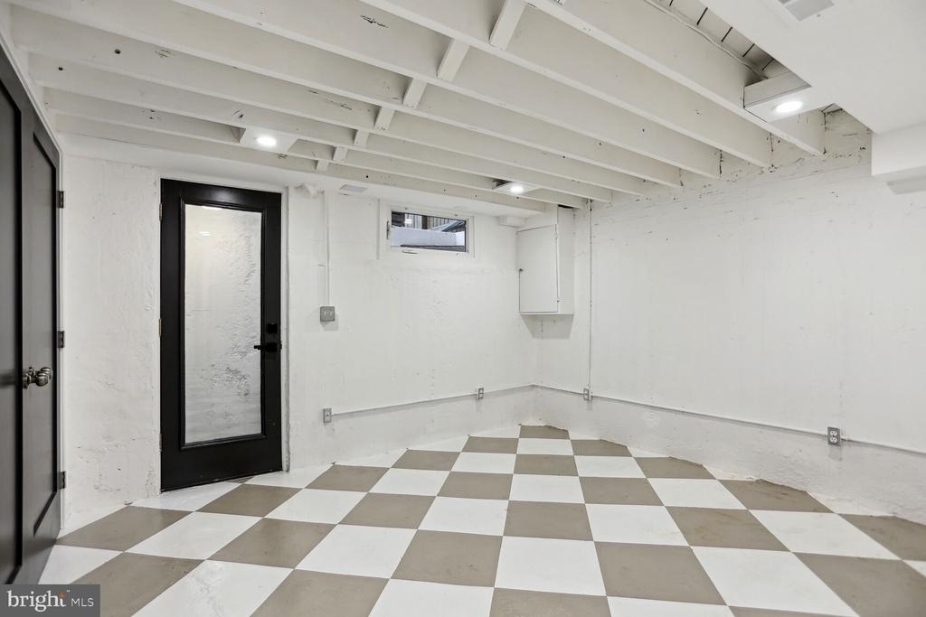 323 34th Street Ne - Photo 18