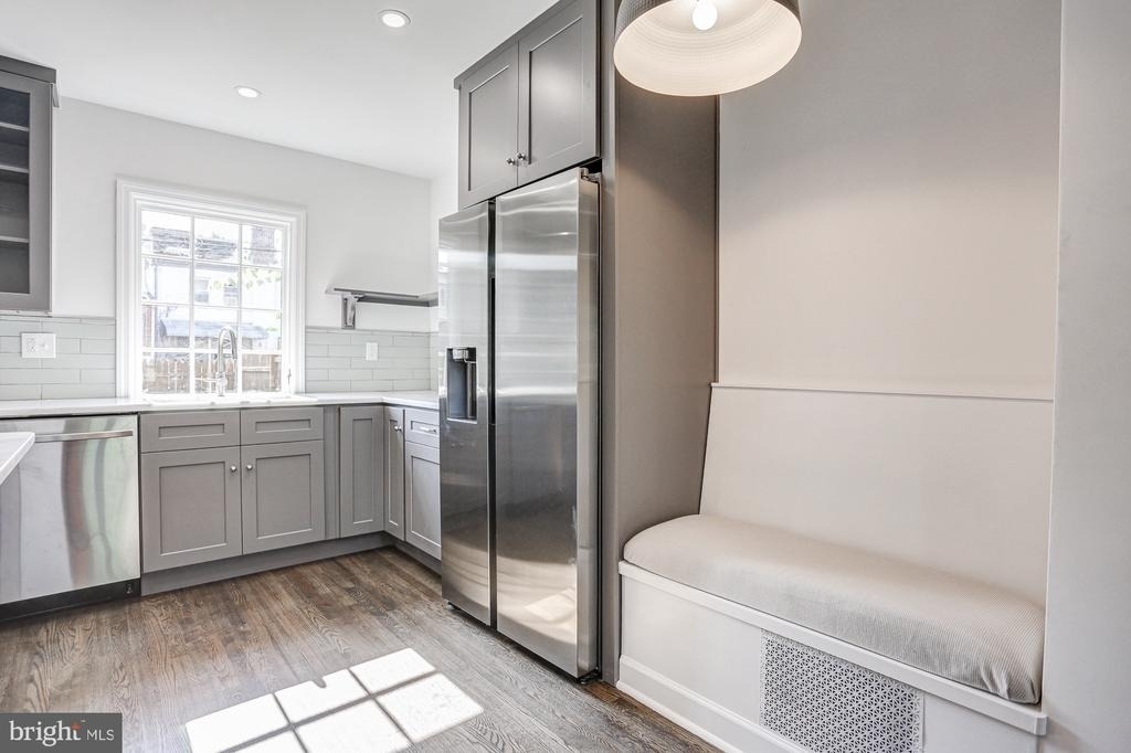 323 34th Street Ne - Photo 8