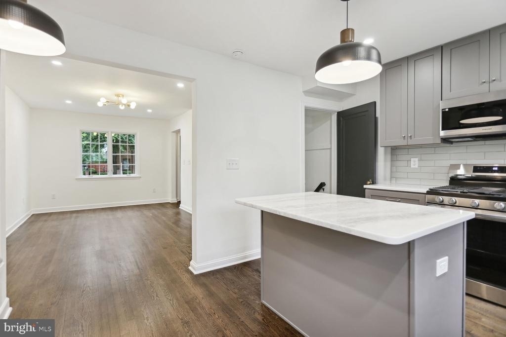 323 34th Street Ne - Photo 7