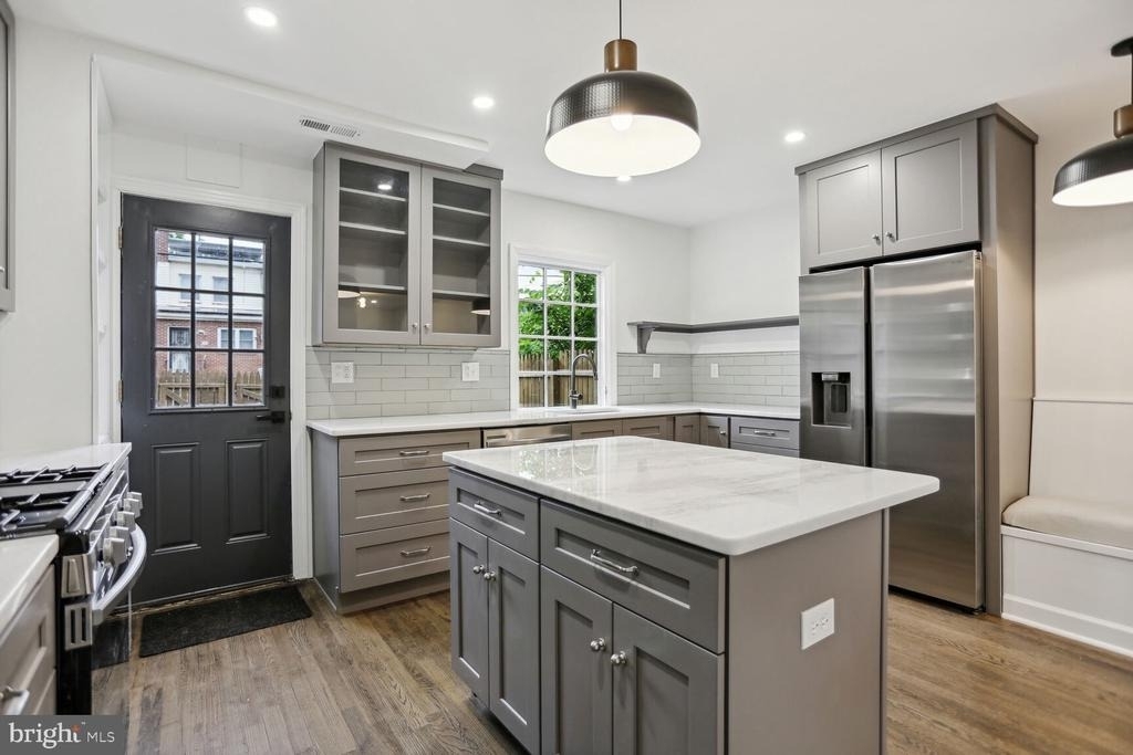 323 34th Street Ne - Photo 6