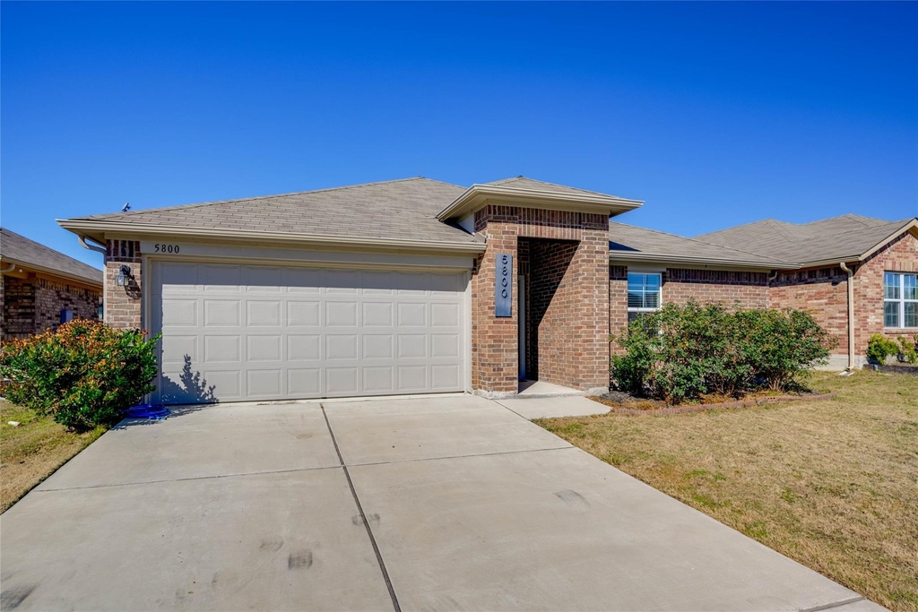 5800 Montrelia Dr - Photo 0
