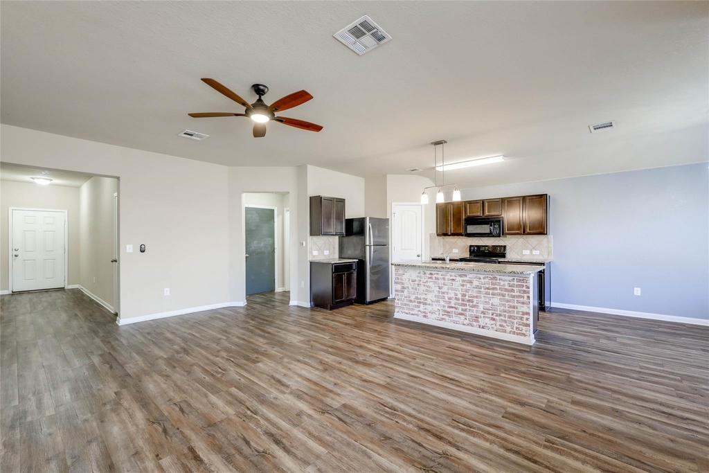 5800 Montrelia Dr - Photo 3