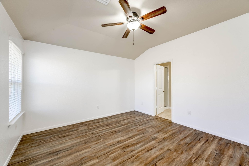 5800 Montrelia Dr - Photo 14