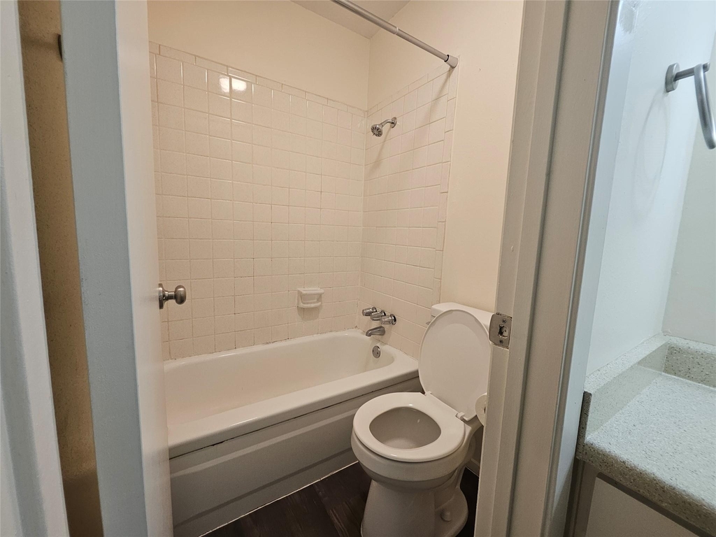 4406 Avenue C - Photo 4