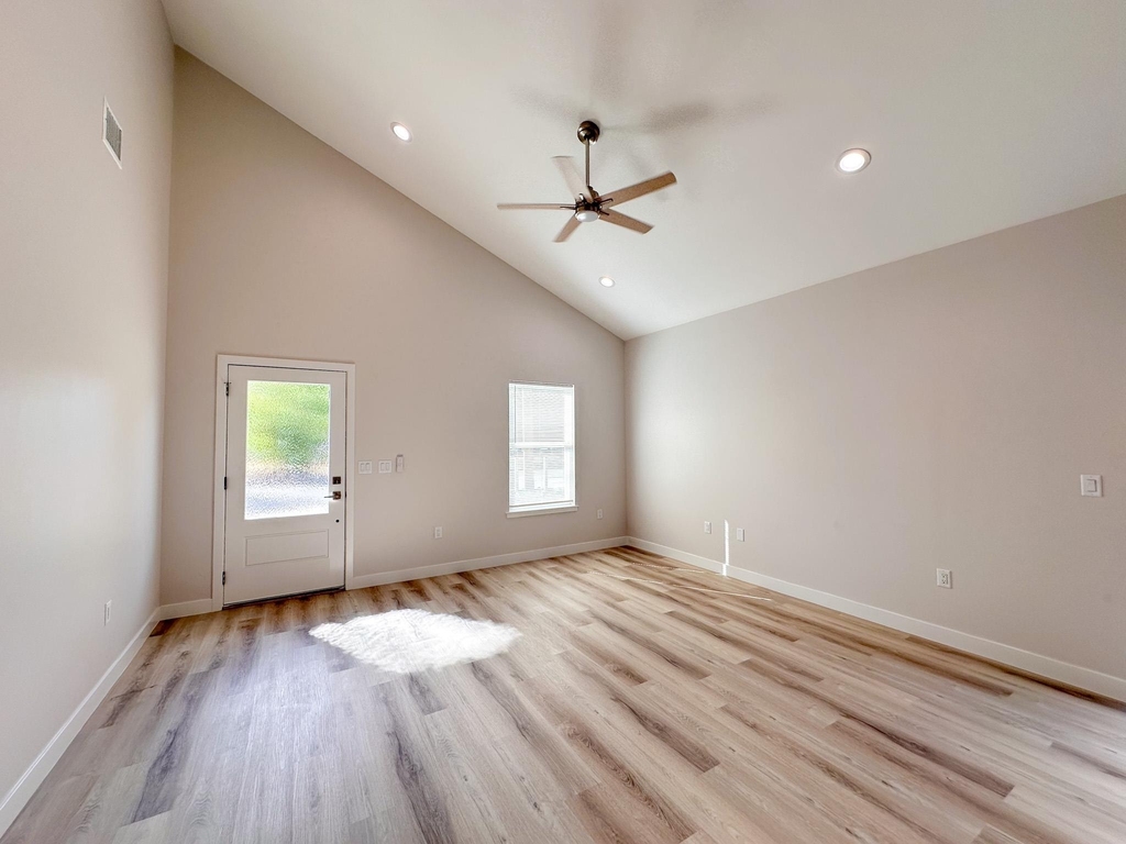 817 5th St - Photo 2