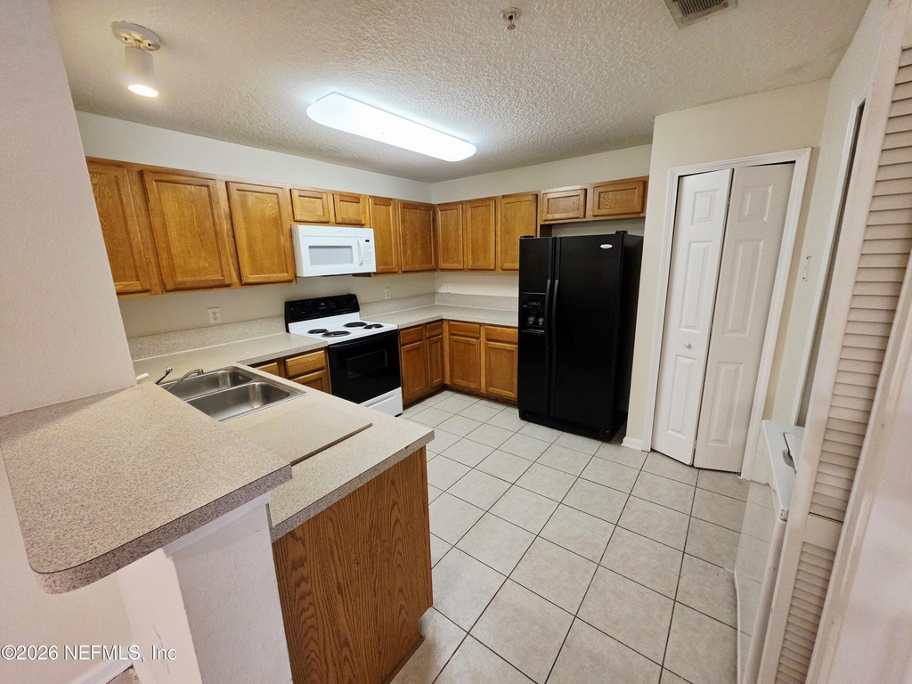 9505 Armelle Way - Photo 10