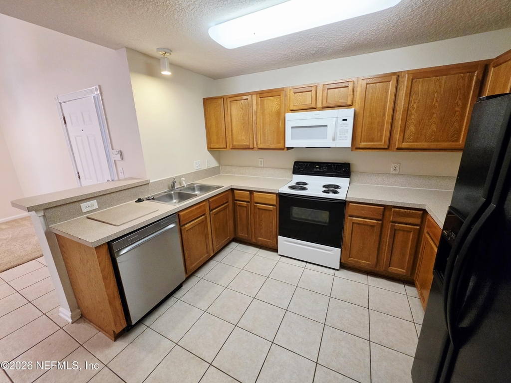 9505 Armelle Way - Photo 12