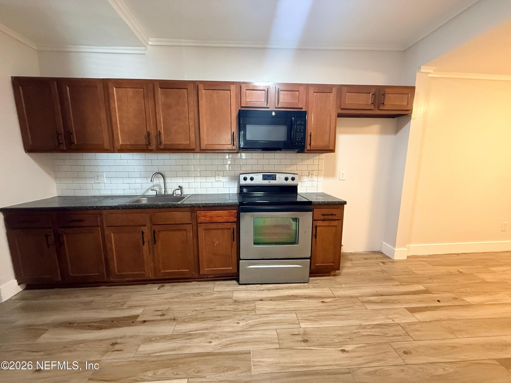 1226 Clark Street - Photo 2