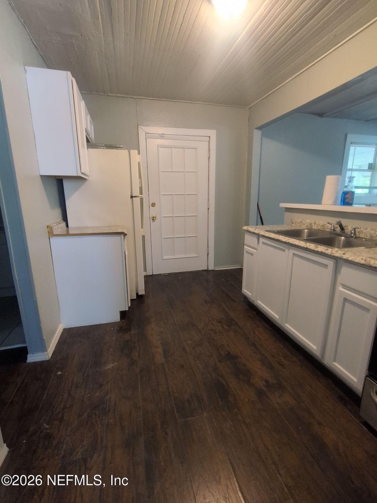 2092 Benedict Road - Photo 11