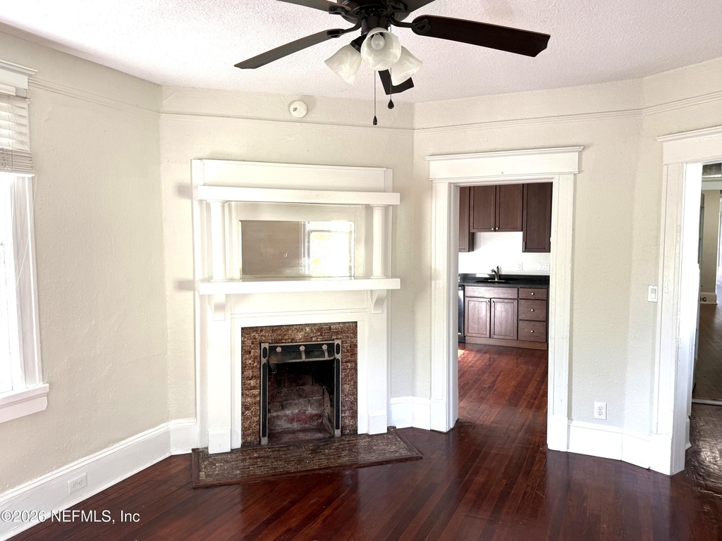 2116 Herschel Street - Photo 2