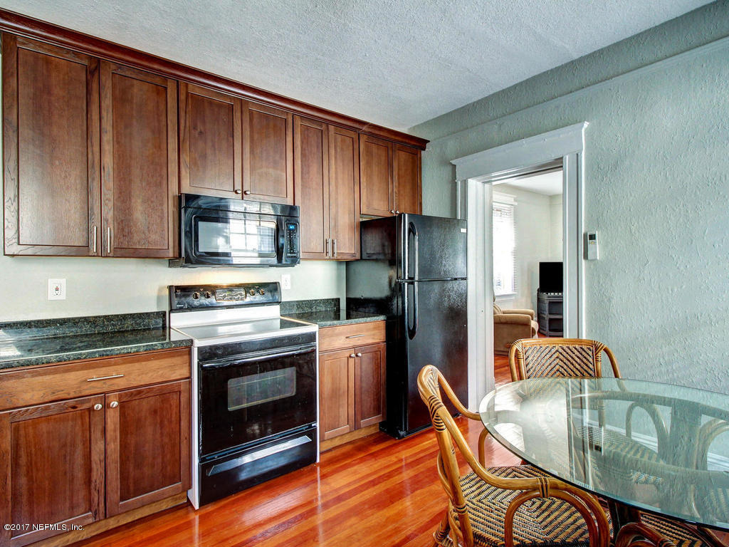 2116 Herschel Street - Photo 8