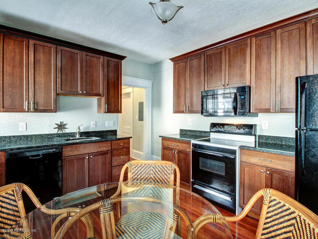 2116 Herschel Street - Photo 7