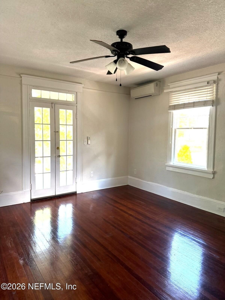 2116 Herschel Street - Photo 5
